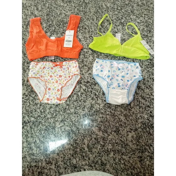 Set  De Top De Niña Con Pantaletas , Nuevo  Talla  4- 5