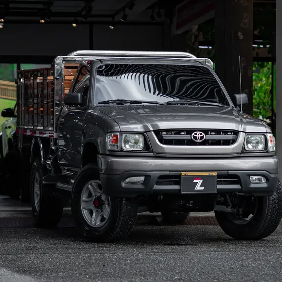 Toyota Hilux 2006 Ev 2.4