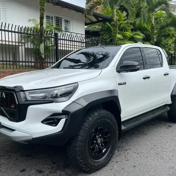 Toyota Hilux 2023 2.8 Gr-s At