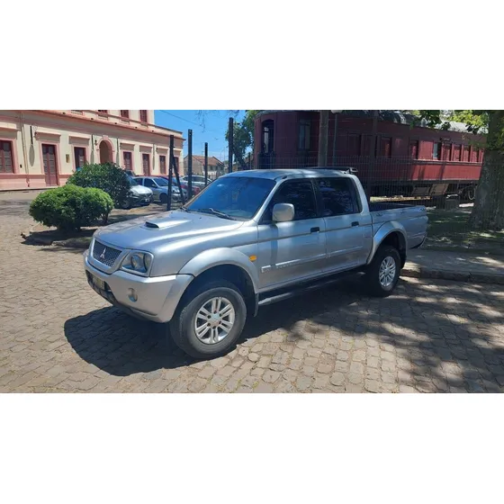 Mitsubishi L200 2.5 Sport Hpe Cab Doble 4x4