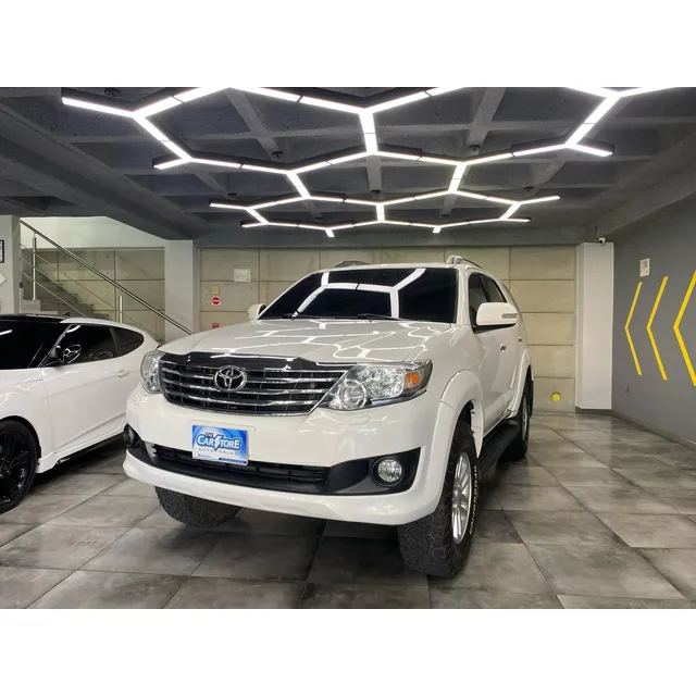 Toyota Fortuner .