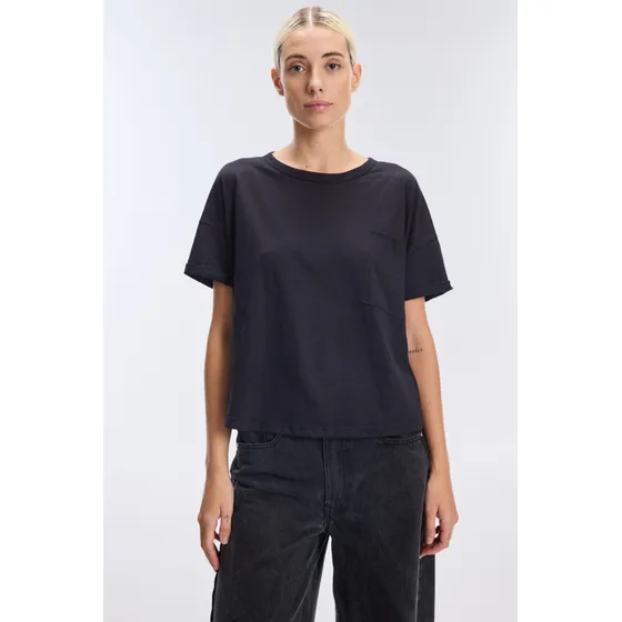 Remera Holgada Portsaid De Manga Corta Con Bolsillo Mujer