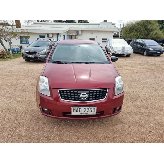 Nissan Sentra 2.0 Custom Cvt