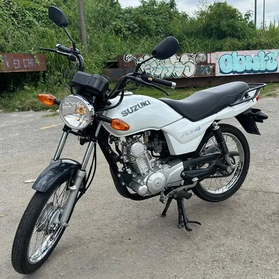Motocicleta Suzuki Ax4 Modelo 2023 Color Blanco