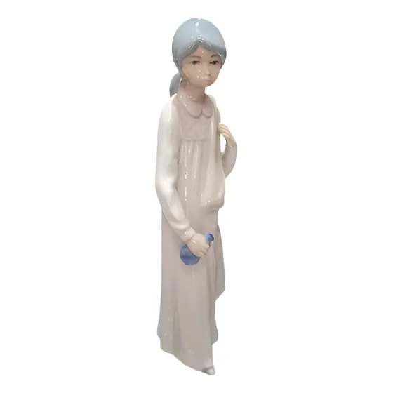 Figura Espanola Casades Niña Con Bata De Dormir