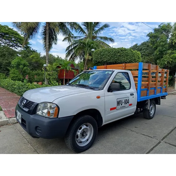 Nissan Frontier 2.4 4x2 Gasolina Estacas