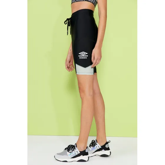 Biker Tiro Alto Y Recortes Deportiva Collab Umbroxdesiderata
