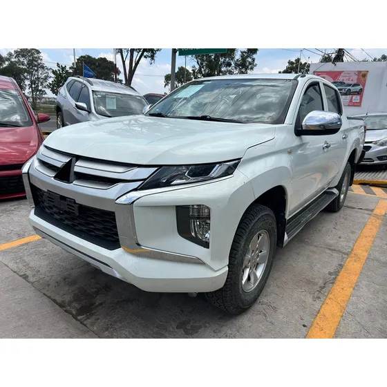 Mitsubishi L200 2.4 Glx Cabina Doble 4x2 Mt