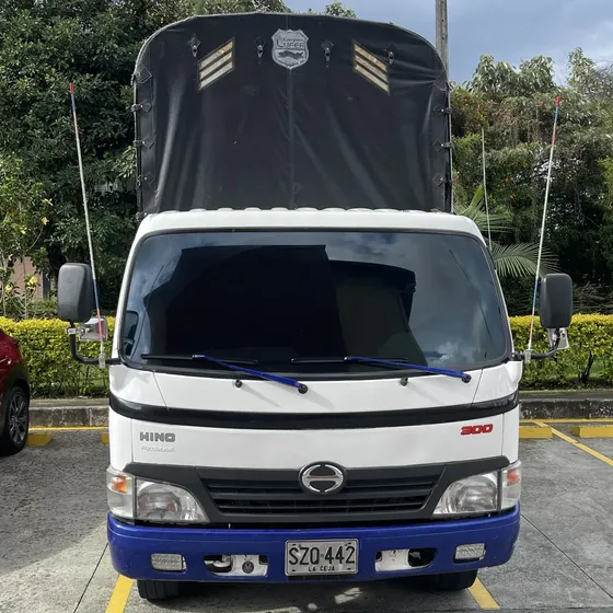 Hino 300 Dutro , Cc 4.009 , En Estacas , Papeles Nuevos