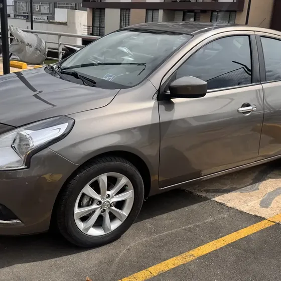 Nissan Versa 2015 1.6 Advance At
