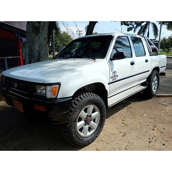 Toyota Hilux 2.4l 117 Hp 4x4