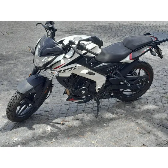 Rouser Ns 200