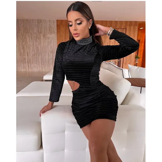 Vestido Negro Manga Larga Cintura Y Cuello Strass