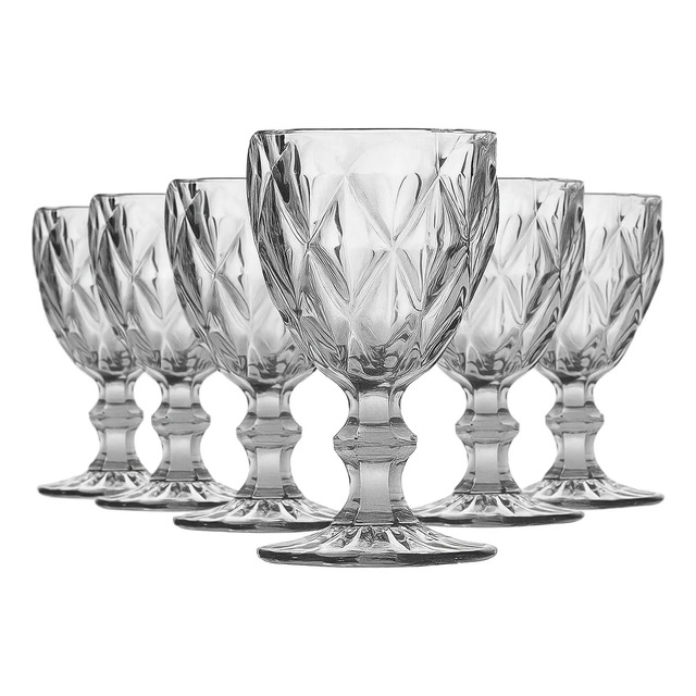 Conjunto de 6 taças de vidro transparente com design em relevo estilo diamante, dispostas em formato triangular sobre fundo branco.