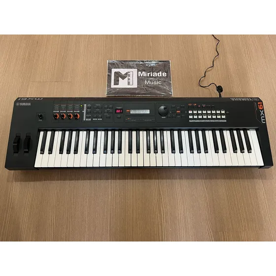 Teclado Sintetizador Yamaha Mx61 Preto - Produto Seminovo Preto