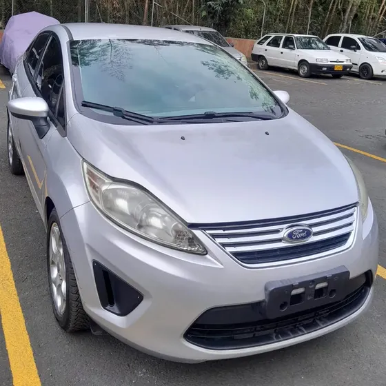 Ford Fiesta 2013 1.6 Hatchback Mecánica