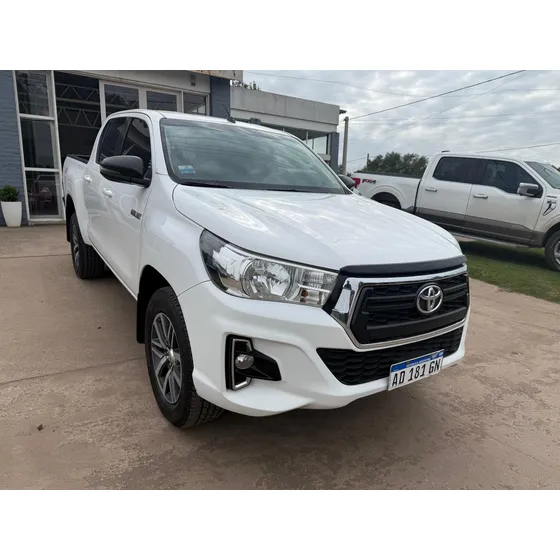 Toyota Hilux 2.4 Sr 4x2 M/t