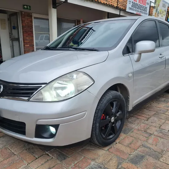 Nissan Tiida 2012 Premium 1.8cc Mt Aa