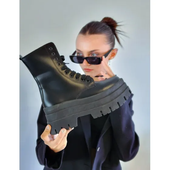 Borcego Negro Eco Cuero Cordones Plataforma Mujer Bota