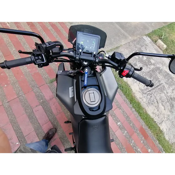 Husqvarna Svartpilen 401. Mod. 2024. 3.303 Km. En Garantía.