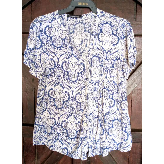 Blusa Estampada Y Fresca. Usada. Buen Estado. Tela Rayon