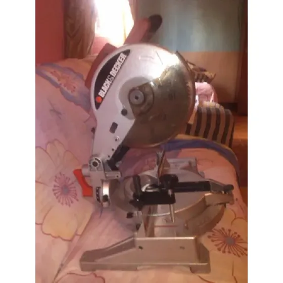 Sierra Ingletadora 10'' Black & Decker