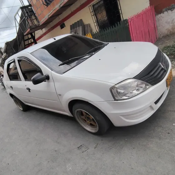 Renault Logan 2011 1.4 Entry Familier