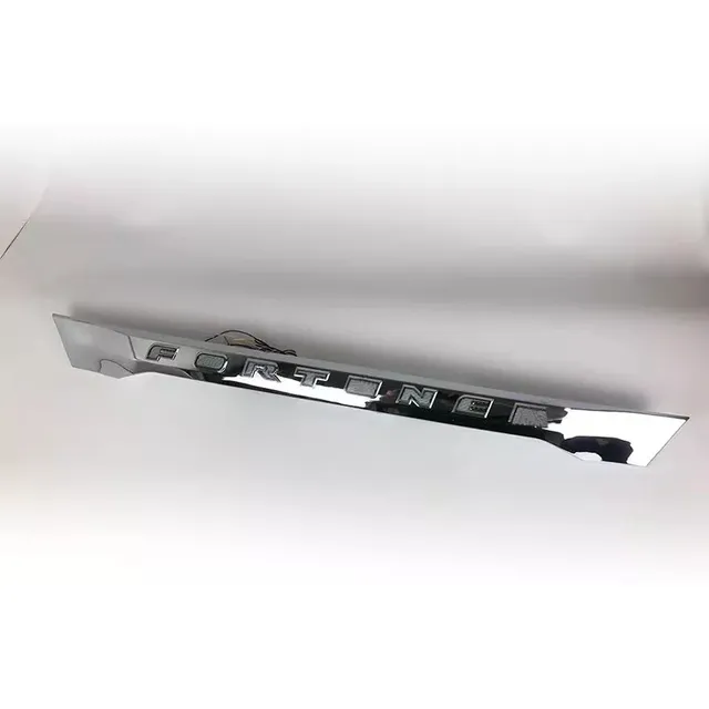 Platina Cromada Con Luz Toyota Fortunner  2008 -2016 Nueva