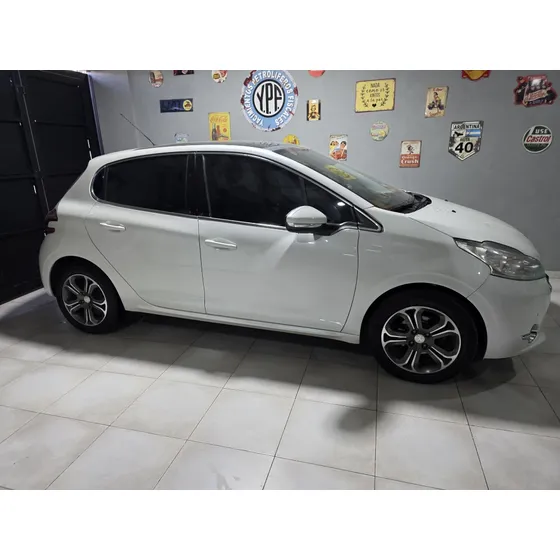 Peugeot 208 1.6 Feline