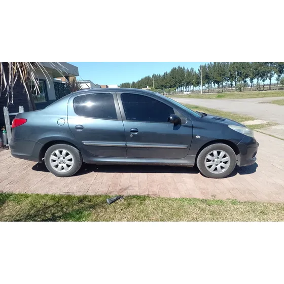 Peugeot 207 1.4 Sedan Xs