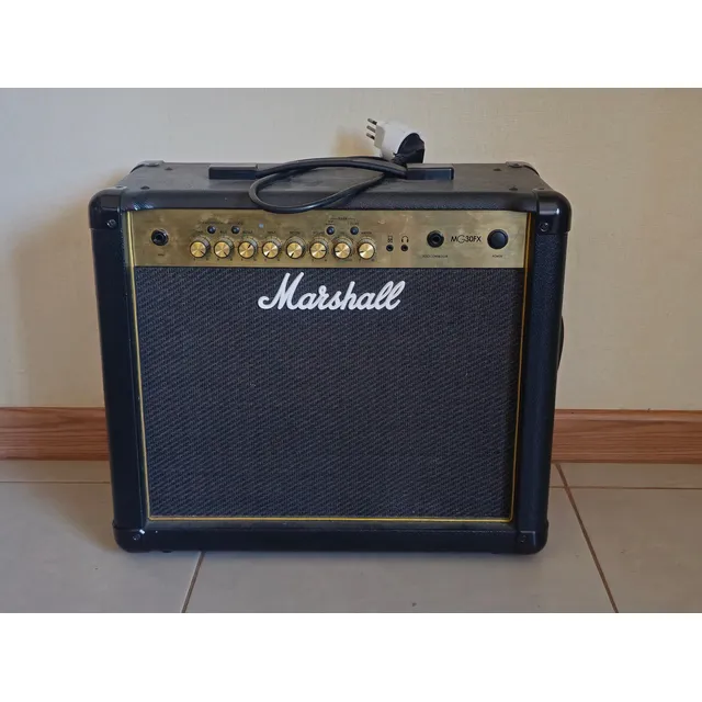 Amplificador Marshall Mg30cfx De 30w Negro