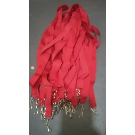 30 Cinta Roja Con Cancamo Metálico Para Portacarnet 