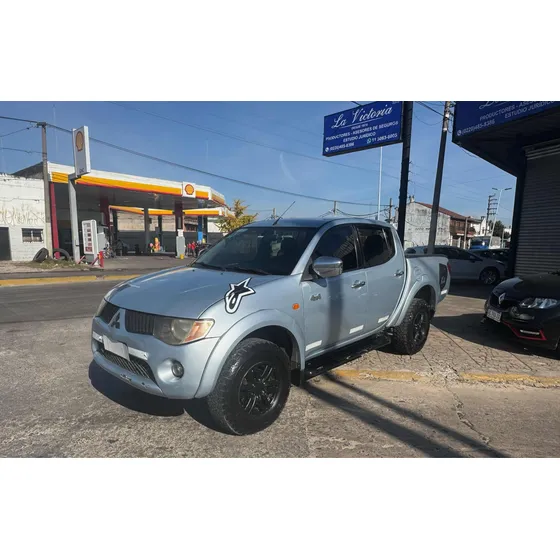 Mitsubishi L200 3.2 Cab Doble 4wd Cr 165cv Mt