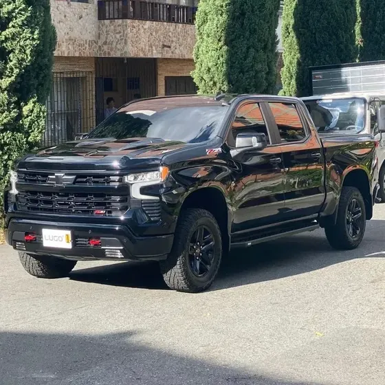 Chevrolet Silverado 2024 Z71 5.3 V8 Único Dueño 4x4