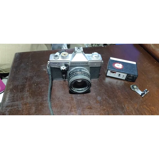 Camera Antiga Mtl Colecionadores Amassada Suporte Flash Queb Prata /preta