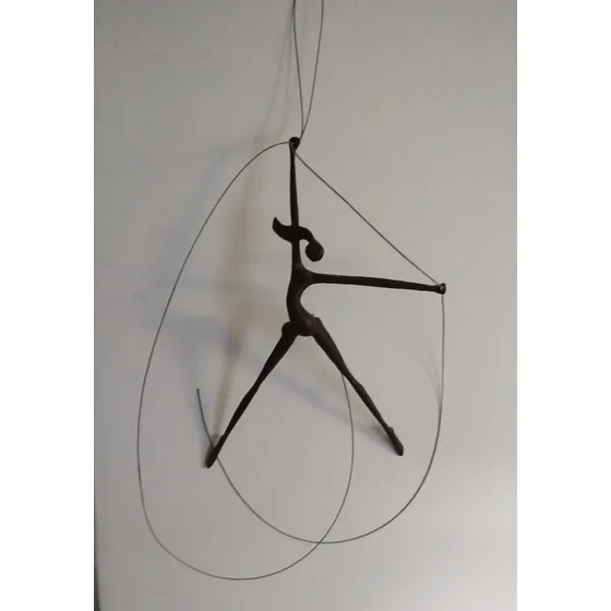 Escultura Metálica De Mujer Gimnasta