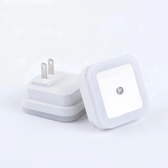 Lámpara De Noche Pequeña Tipo Enchufe Led Cuadrada Para Mesi