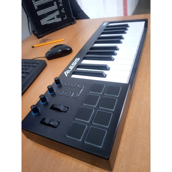Combo Interfase M-audio Y Controlador Alesis