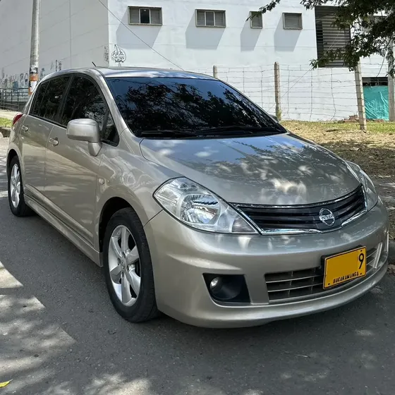 Nissan Tiida Hb 2012 1.8 Premium