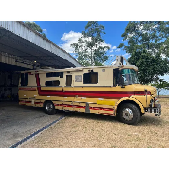 Mercedes Benz 1518