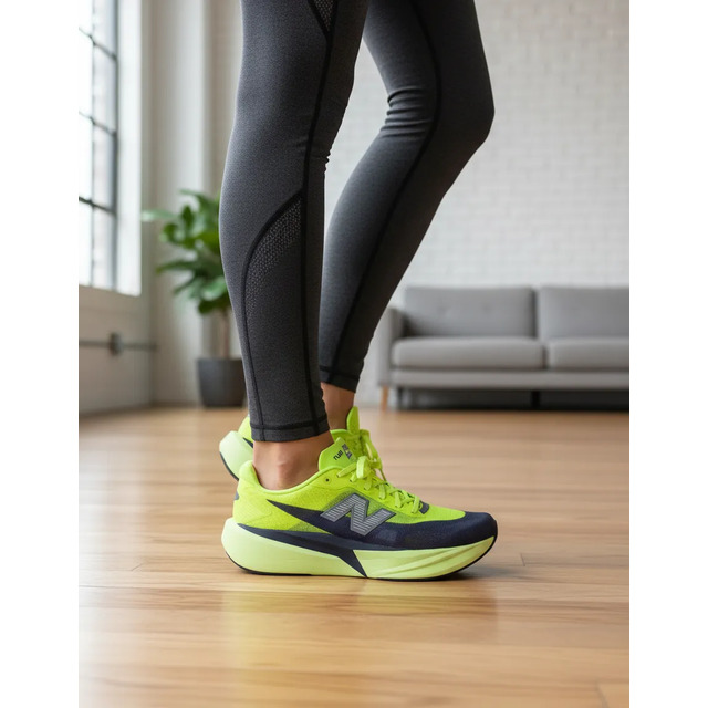 Tênis New Balance Fuelcell Rebel V5