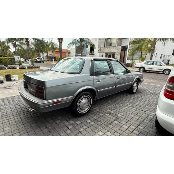 Chevrolet Cutlass Lujo At