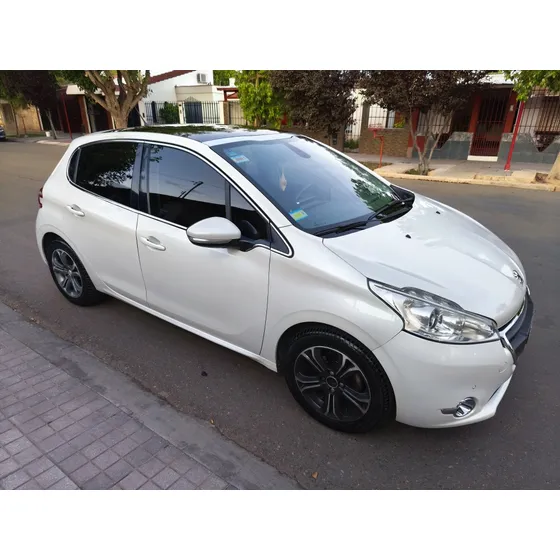 Peugeot 208 1.6 Feline