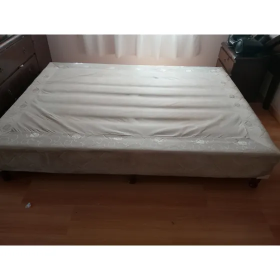 Box De Somier Impecable Estado Tiene 7 Patas De Madera