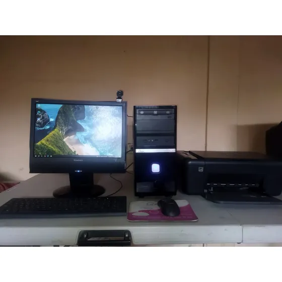 Pc De Escritorio Con Impresora Hp Desjet 4400