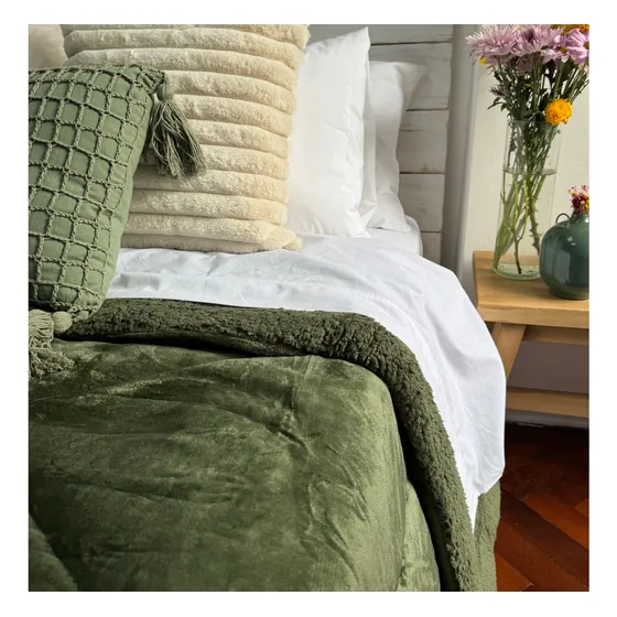 Acolchado Blanqueria Home Corderito Dublin 2 1/2 plazas color verde valencia de 220cm x 240cm
