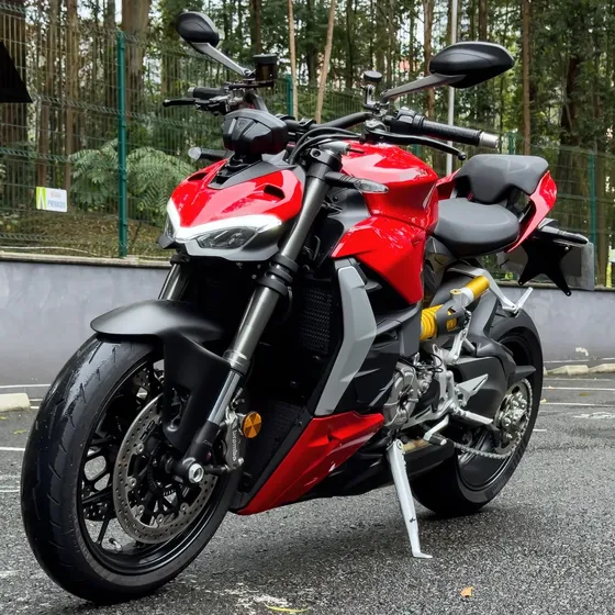 Ducati Streetfighter V2