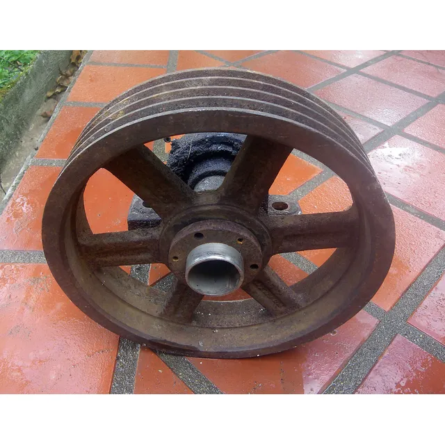 Poleas De 14  Pulgadas Y De  4 Canales Son Usadas