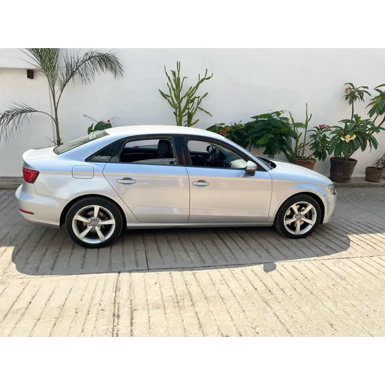 Audi A3 1.8 Sedán Ambiente At