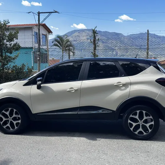 Renault Captur 2020 2.0 Intens Automática